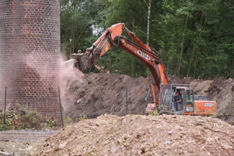 Charleroi : Cheminées Et Château D'eau Ont Disparu Sur Le Site 