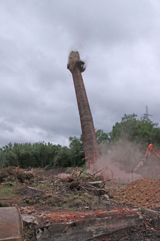 Charleroi : Cheminées Et Château D'eau Ont Disparu Sur Le Site 