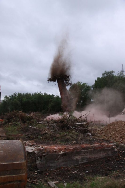 Charleroi : Cheminées Et Château D'eau Ont Disparu Sur Le Site 