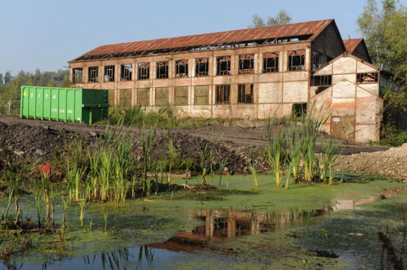 Sambreville : Une Plate Forme Industrielle Reliée à La Sambre Sur Le Site 