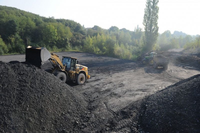 Sambreville : Une Plate Forme Industrielle Reliée à La Sambre Sur Le Site 