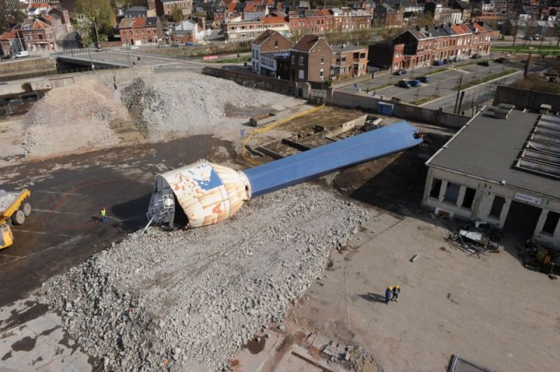 Chênée : Déconstruction Du Château D'eau Sur Le Site 