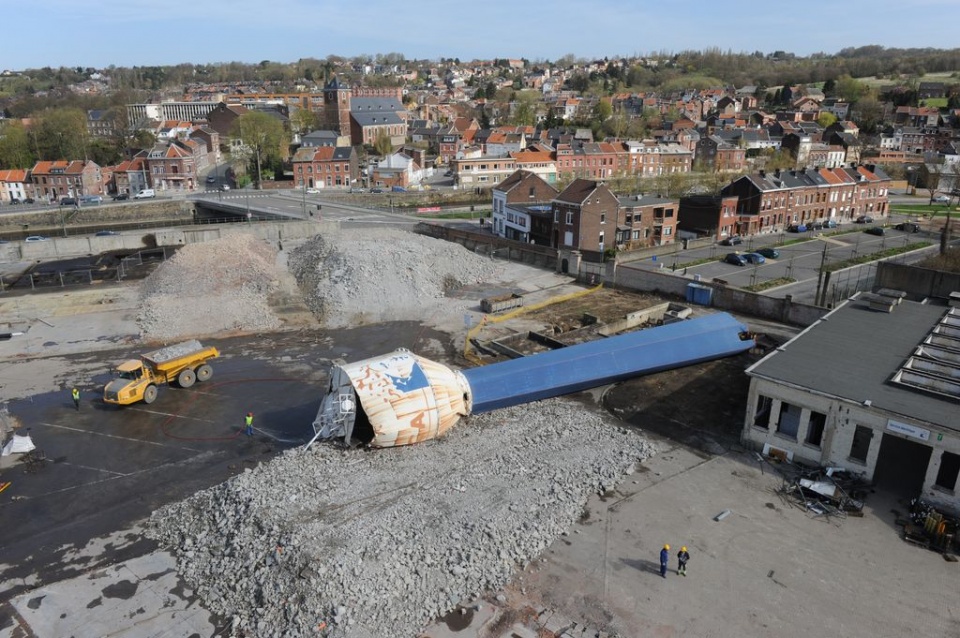 Chênée : Déconstruction Du Château D'eau Sur Le Site 