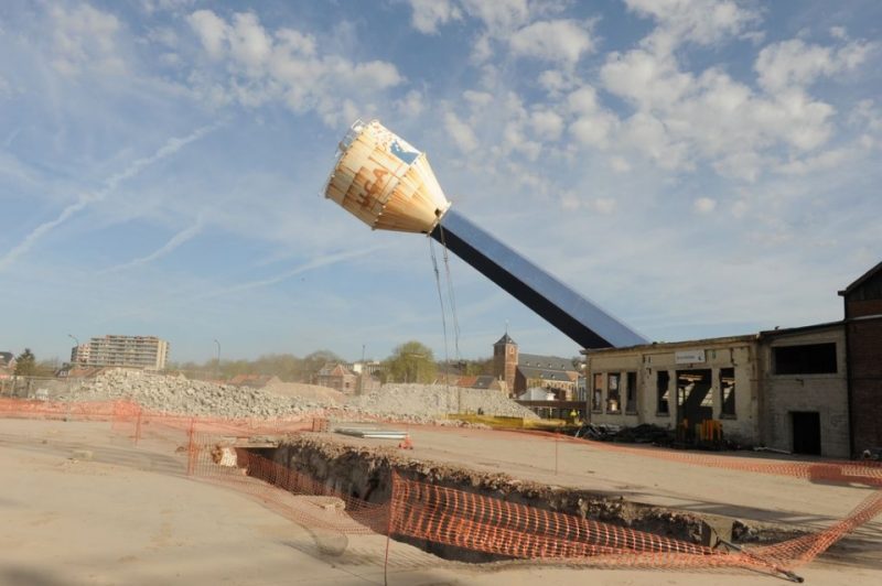 Chênée : Déconstruction Du Château D'eau Sur Le Site 