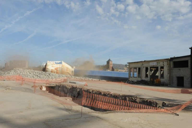 Chênée : Déconstruction Du Château D'eau Sur Le Site 