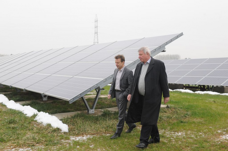 La Louvière : La Plus Importante Centrale Photovoltaïque Wallonne Au Sol Est En Service