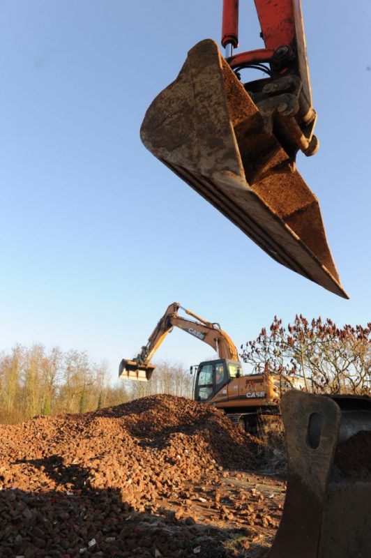 Mons : Deuxième étape Des Travaux De Déconstruction Et D'assainissement Sur Le Site 